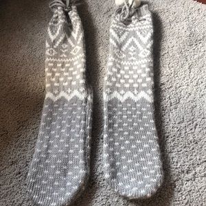 OLD NAVY GRAY AND WHITE LONG SLIPPERS